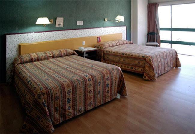 לאון Hotel Montreal מראה חיצוני תמונה