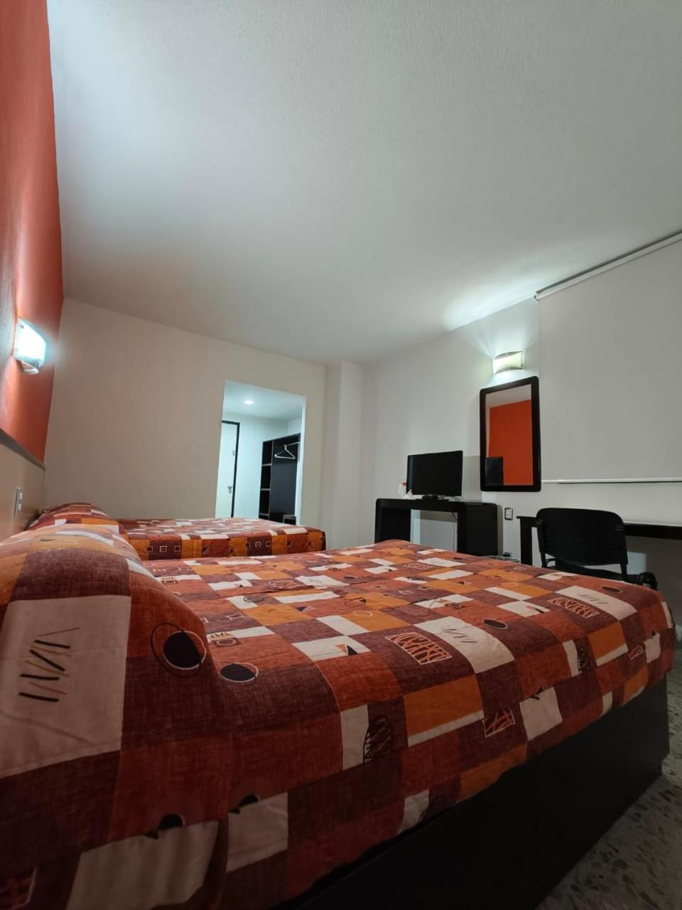 לאון Hotel Montreal מראה חיצוני תמונה