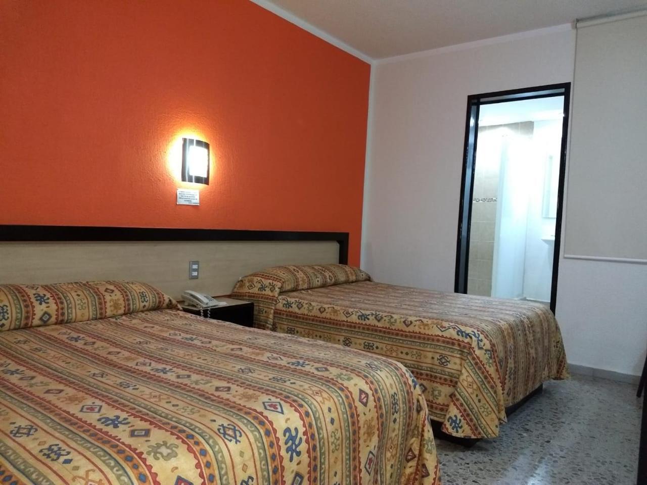 לאון Hotel Montreal מראה חיצוני תמונה