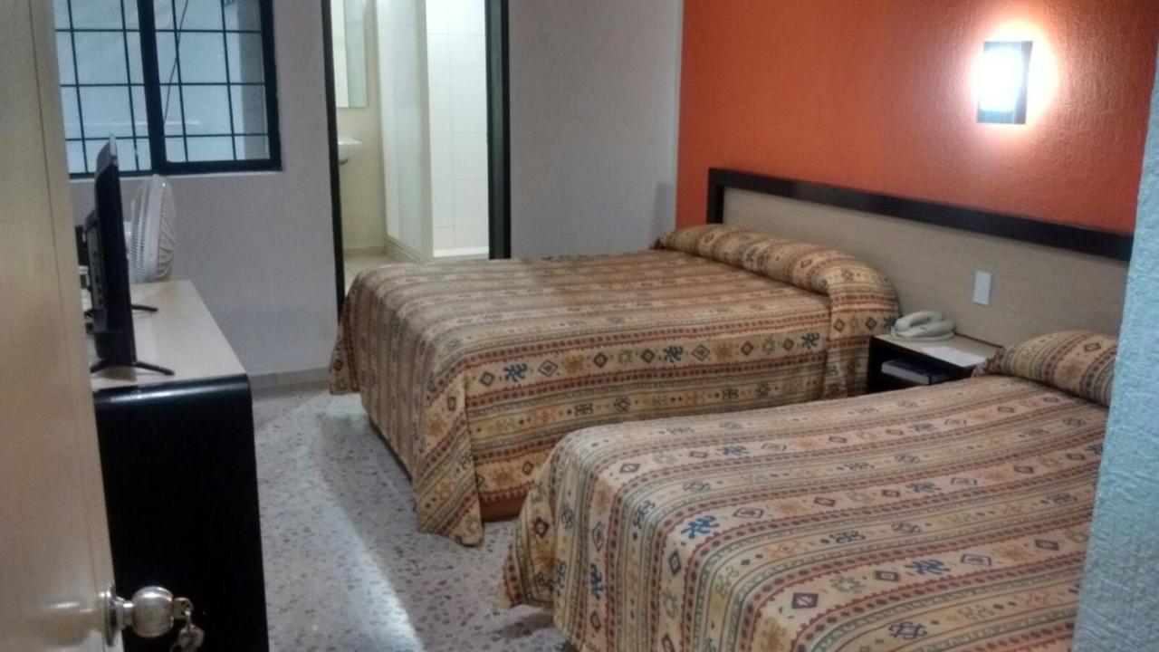 לאון Hotel Montreal מראה חיצוני תמונה
