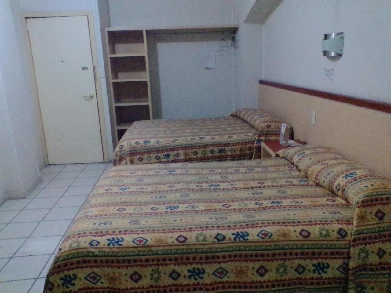 לאון Hotel Montreal מראה חיצוני תמונה