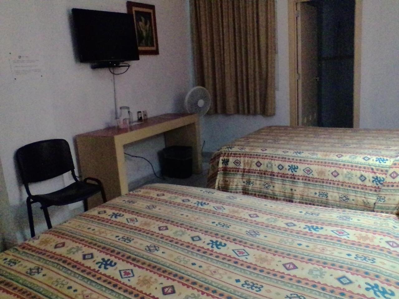 לאון Hotel Montreal מראה חיצוני תמונה